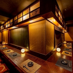 一対一の大切な時間を過ごすのに最適なカウンター席◎周りを気にすることなく、特別な食事体験を堪能できます。静かな雰囲気の中、心ゆくまで会話を楽しむことができるため、デートや親しい友人とのひとときにぴったりです。