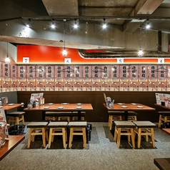 【活気溢れる店内で貸切宴会】水炊き・焼き鳥等の鶏料理を存分に楽しめる居酒屋です!お酒も1杯329円の生ビールから日本酒、焼酎等、各種取り扱っております! ※画像は系列店です。