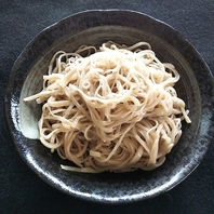 十割手打ち蕎麦北海道産石臼挽き佐呂間粉になります。