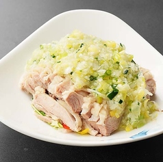 蒸し鶏のネギ生姜ソース掛け