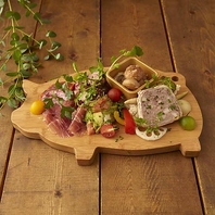 絶品！3種肉盛りプレートで乾杯！