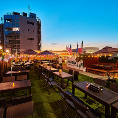 HOLIDAY SKY LOUNGE ホリデイスカイラウンジ 新宿の雰囲気1