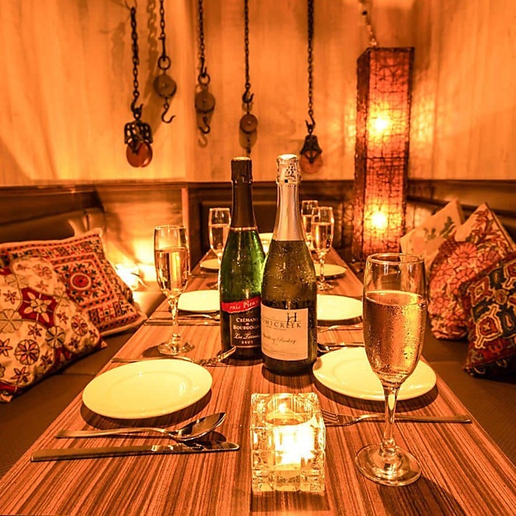 光と影のコントラストが楽しめる空間は合コンやデート、女子会に最適♪