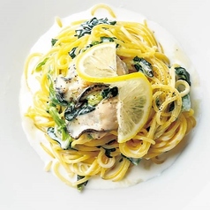 牡蠣とホウレン草のレモンクリームパスタ