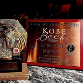 【チャンピオン牛一頭買い】1回のセリに1頭しか認められていない『チャンピオン牛』。日本全国で年間50回開催されるセリのうち、15頭を当社が購入。正真正銘、日本国内で最高品質の神戸牛を取り扱っています。東京的・八重洲・日本橋周辺で極上和牛の最高級ステーキを楽しむなら神戸牛ダイアへ。