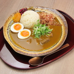 【◆こだわりの一品◆】贅沢な和出汁の旨みとスパイスが調和する、生姜ご飯でいただく『和出汁の栗カレー』の写真