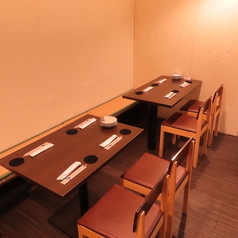 ゆったり使えるテーブル席