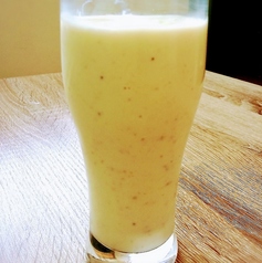 完熟バナナとミルクのスムージ―！？ジェラート！？なプレミアムデザートドリンクです。