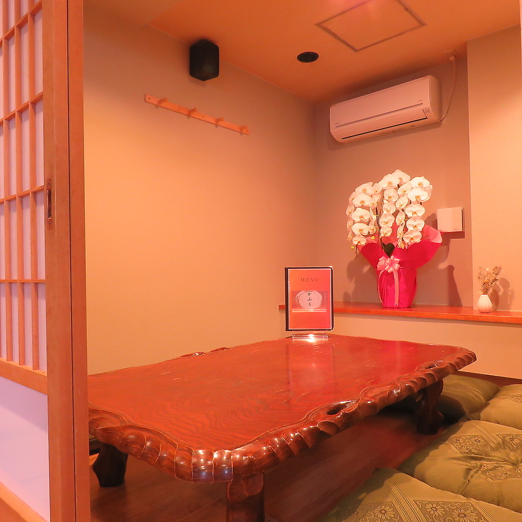 7名様まで入れる個室も◎ぜひご予約でのご来店を。
