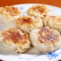 料理メニュー写真 エビニラ海鮮焼き餃子4個