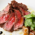 料理メニュー写真 黒毛和牛もも肉のタリアータ 