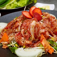 豚の旨味引き立つ新感覚イチゴ豚サムギョプサル。