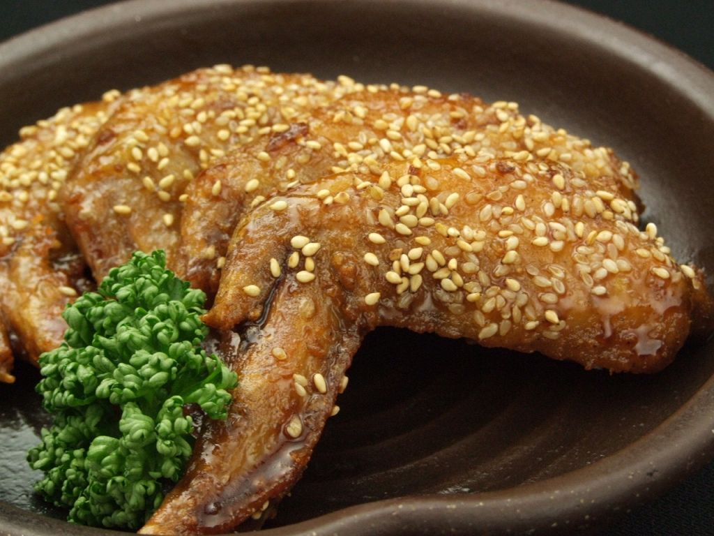 一番人気の手羽先（5本）850円　秘伝のスパイスでバリ旨っ！ビールとの相性も抜群！