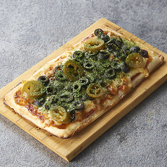 ハラペーニョとオリーブのホットピザ