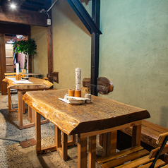 2名掛けテーブルを1席ご用意しております。ご友人とのお食事やデートなど様々な場面でお使いいただけます。