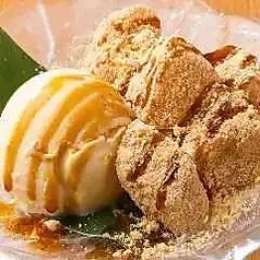わらび餅とバニラアイス黒蜜きなこがけ