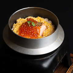 【炊き立て】鮭といくらの釜飯