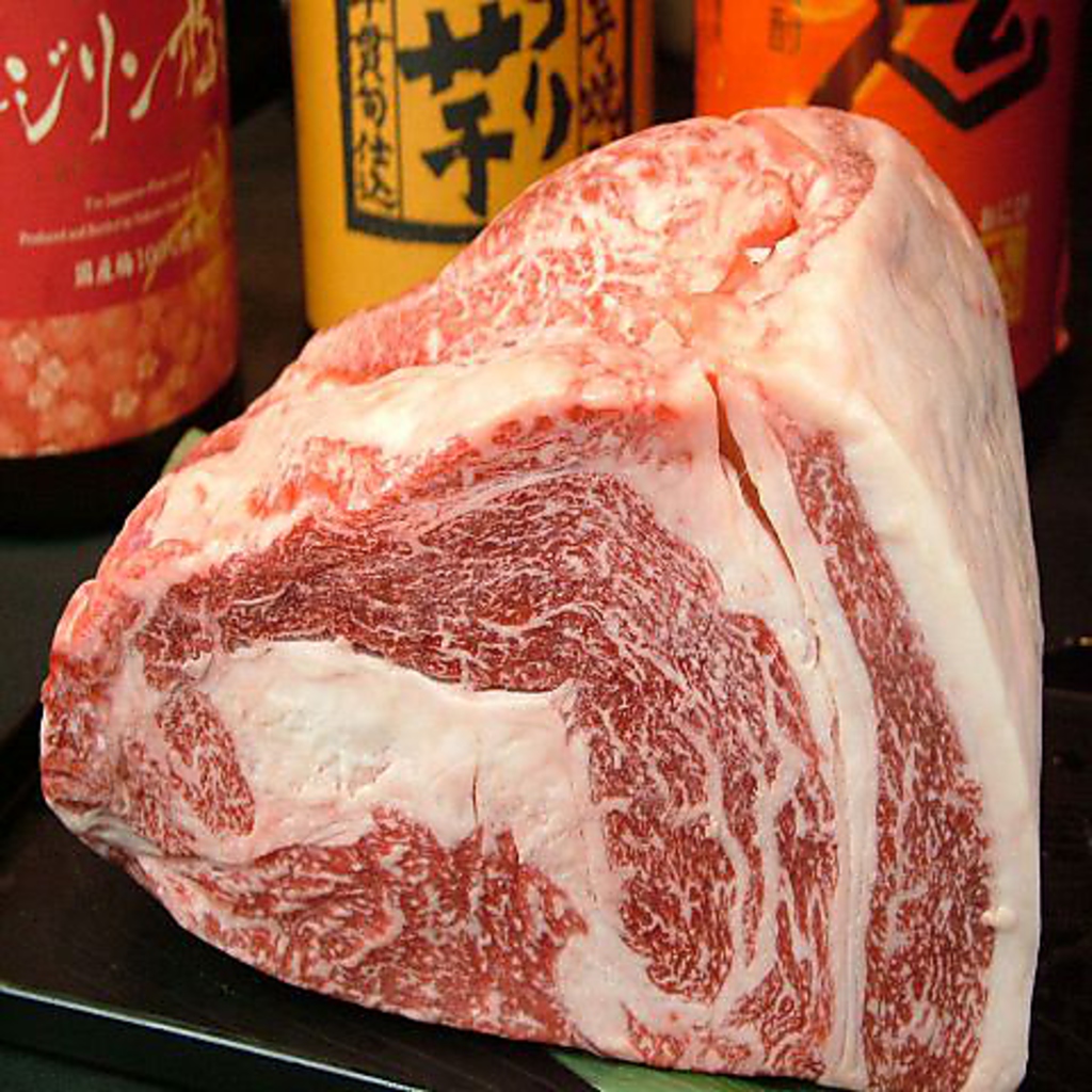 特選霜降A5ランクをはじめとした、ステーキ/すき焼き/しゃぶしゃぶ等メイン料理・コースが全て半額！