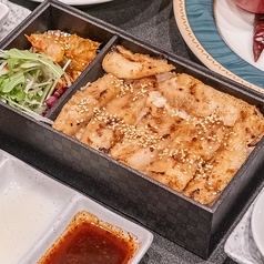 味噌付けトントロ弁当