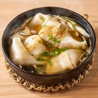 【名物】"焼き"と"炊き"で楽しむ手包み餃子