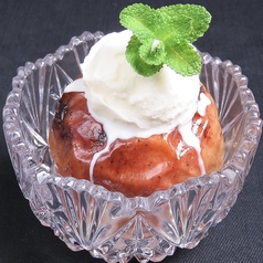 べつ腹まるごと焼りんご バニラアイス添え