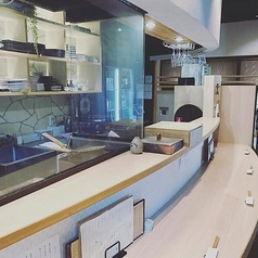 カウンター席は最大9名様までご予約可能です。