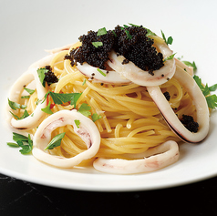 黒トビコとカラマリのペペロンチーノ