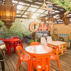 【明るい店内×ゆったりできるテーブル席】オシャレな丸いテーブルのお席で美味しい料理やドリンクを囲めば、楽しい会話に花が咲く事間違いなし♪女子会などにもオススメです★