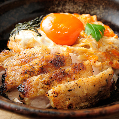 炭焼きもも肉の親子丼　の写真