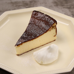 【当店1番人気のバスクチーズケーキ♪】