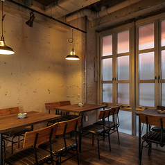 落ち着いた店内でごゆっくりとお過ごしください。