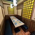木の温もりを感じる落ち着いた店内で、少人数～中人数の飲み会に◎ 最大宴会収容90名様まで対応可能なので、会社宴会や打ち上げなどにも使いやすいお席です。