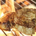 料理メニュー写真 厚切り黒豚ステーキ〈にんにく醤油 または あげ葱ポン酢〉