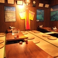 沖縄の小料理屋をイメージした、畳がうれしい、お座敷掘りごたつ★足がゆったり伸ばせるので、長時間のお食事に最適です！最大28名様の半個室！！
