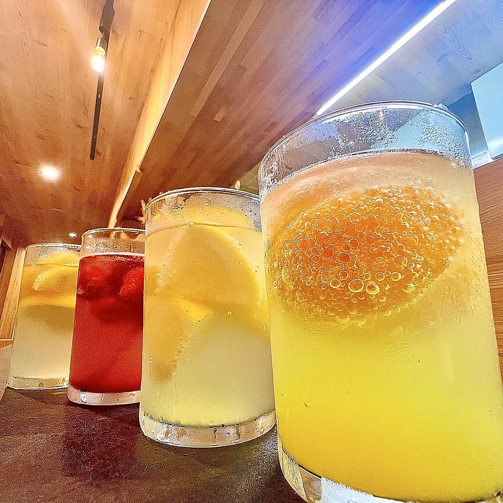 福島県の地酒を楽しめる大人の空間。少人数飲みや会食にも使いやすい雰囲気です