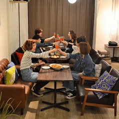 女子会、ママ会、誕生日会などなど。グループさんの集まりにはもってこい！PACO（別室）は、8～16名様OKの貸切PARTYが大好評！全席ソファーだからとってもリラックス！（最低人数は時期により異なります）