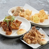 【昼も夜も大満足!アクセス抜群の店♪】赤道十字路・中部病院から徒歩5分!昼(11時~15時)はランチやサク飲みに、夜(20時~翌4時)は深夜遅くまでゆったりお食事とお酒を楽しめます。友人との集まりや、一日の終わりの至福のひとときにぜひ。アクセス便利な当店で、皆様のお越しをお待ちしております!