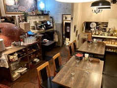 【可愛らしいインテリアが目を引くオシャレ空間】明るい日差しが差し込む1階のお席は、オシャレでカジュアルな雰囲気が魅力♪女子会やママ会、ご友人や会社仲間とのお食事、もちろん各種宴会などあらゆるシチュエーションにご利用いただけます◎貸切も承ります。お気軽にお問い合わせ下さい！