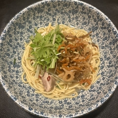 鶏もも肉と湯葉の和風ペペロンチーニ季節のおばんざい添え