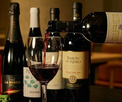 豊富なドリンクの数々！ワインボトルも30種ご用意♪