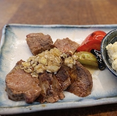 ネギ塩ダレの牛タンステーキ