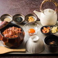 必食の看板メニュー「肉まぶし」で贅沢なひとときを
