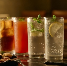 女子会にも嬉しい飲み放題カクテルの数々。