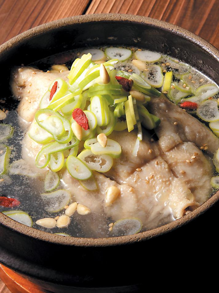 全て手作りの【自家製参鶏湯】は美容にも◎一度は食べたい逸品です！