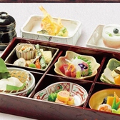 座席間隔配慮で安心してお食事をお楽しみいただけるプランは2750円～！季節の旬な食材を使用した、数々の美味なお料理を心ゆくまでご堪能ください。お肉と海鮮料理を存分にご賞味いただけます。