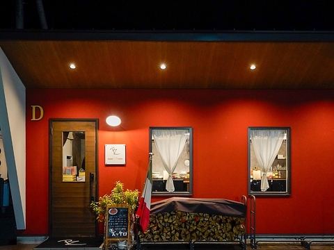 薪窯ナポリピッツァやワインなど本格ピッツァを堪能。