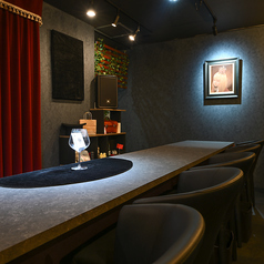 カウンター席でマジックショーをお楽しみいただけます！