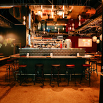 入口をあけるとすぐにライブ感満載のカウンター