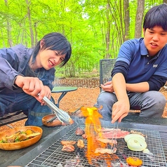グランピングカフェ＆BBQ　“たき火”の写真