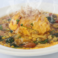 【優しさ溢れる】ソーセージとコーンの和風あんかけオムライス 1,600円（税込 1,760円）